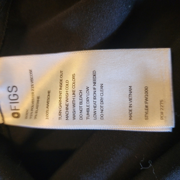 Figs Catarina BlackTechnical Collection Scrub Top - Picture 3 of 3